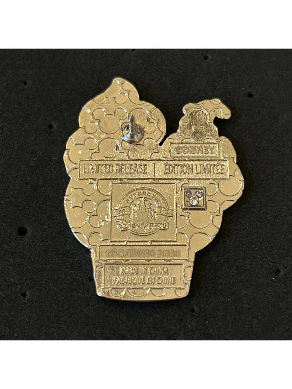 Disney Halloween Dole Whip Treat White Cat Halloween Costume LR Mystery Pin